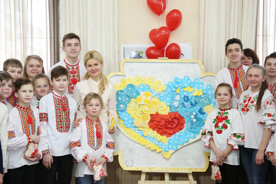 Вихованці обласного Дому творчості разом із Юлією Світличною створили аплікацію «Закохані в Україну»