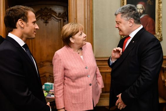 Лідери України, Німеччини та Франції обговорили питання продовження санкцій