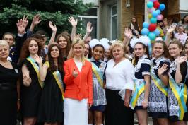 Голова ХОДА завітала на свято Останнього дзвоника до двох Харківських шкіл