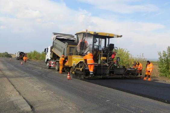 На дорозі Мерефа - Лозова - Павлоград ведеться повний комплекс робіт з поточного ремонту