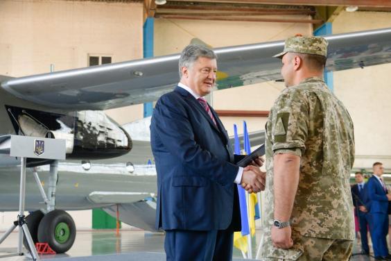 Президент передав літак Ан-26 Повітряним Силам ЗСУ