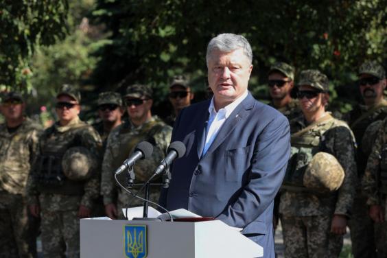 Ми боремося за мир в Україні. Президент - українським дипломатам