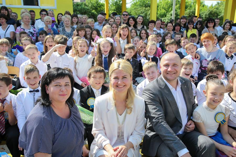 Юлія Світлична привітала із завершенням школи учнів Дергачівського ліцею №3