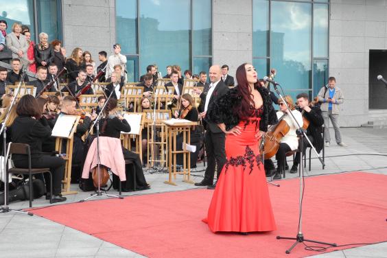 У центрі Харкова оркестр просто неба виконав композиції Россіні, Бізе та Легара