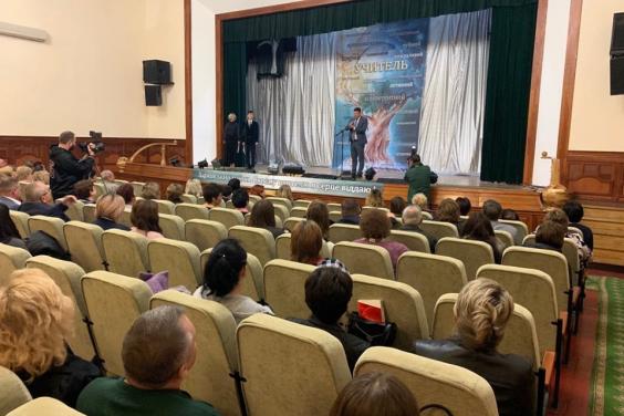 Анатолій Бабічев привітав педагогів з професійним святом