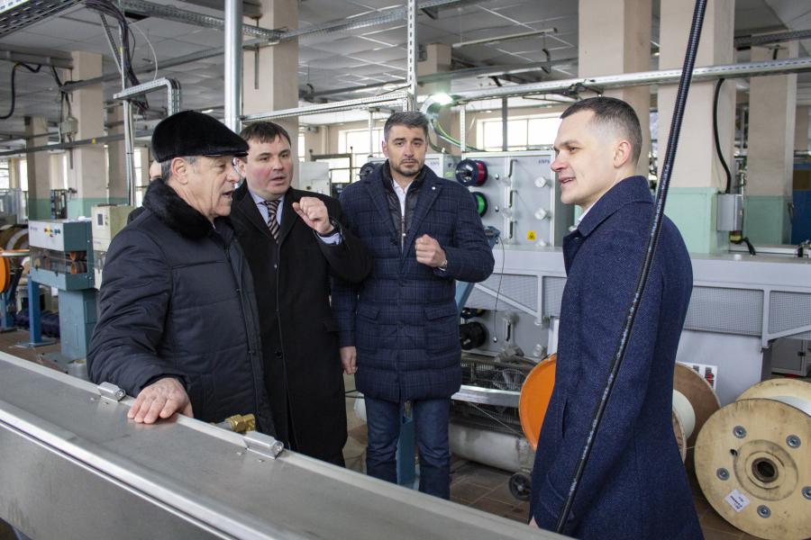 Олексій Кучер та голова Херсонської ОДА Юрій Гусєв відвідали завод «Південкабель»