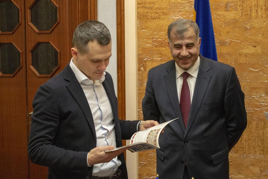 Олексій Кучер зустрівся з делегацією посольства Республіки Таджикистан