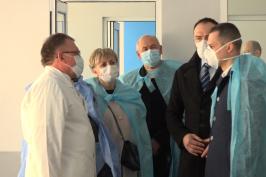 Олексій Кучер разом з лікарями оглянув Первомайську ЦРЛ та з'ясував потреби для лікування тут пацієнтів з COVID-19