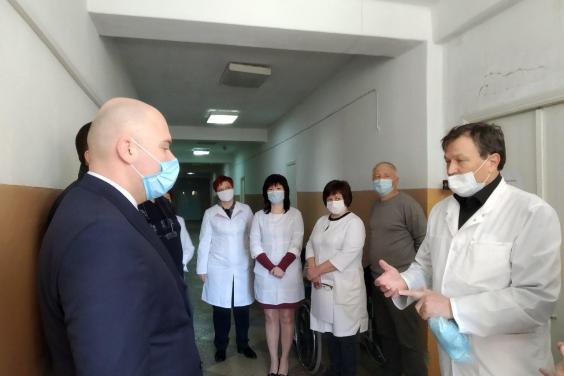Євгеній Грицьков відвідав Зміївську ЦРЛ, щоб з’ясувати потреби для лікування хворих на COVID-19