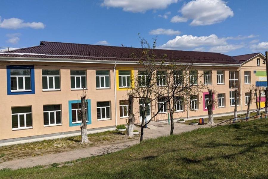В школе в Пархомовке заменили крышу и утеплили фасад