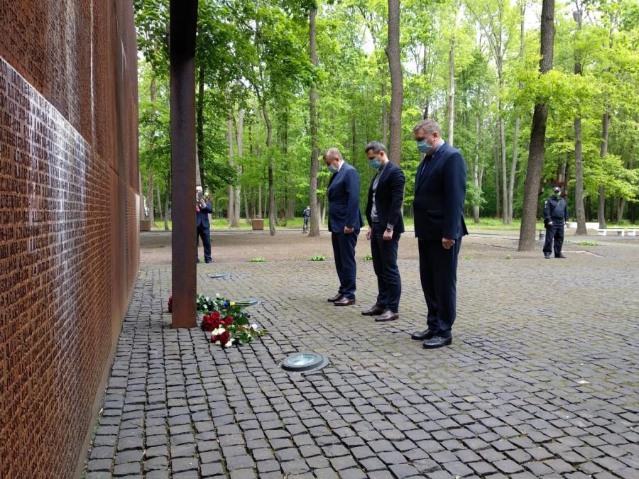На Харківщині вшанували пам'ять жертв тоталітаризму