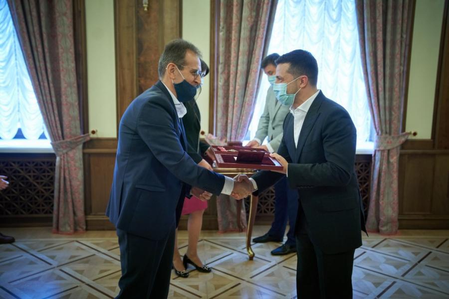 Президент вручив видатним українцям державні відзнаки з нагоди Дня Конституції