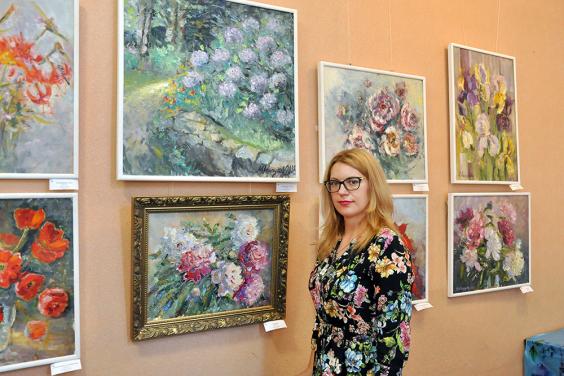 У галереї «Мистецтво Слобожанщини» пройде зустріч з авторкою виставки «Вальс квітів»