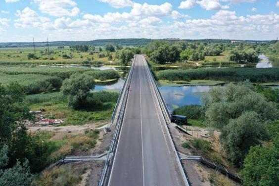 На Балаклійщині дорожники завершують капітальний ремонт мосту, який з’єднує Андріївку та Донець