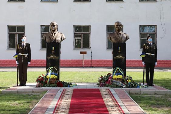 У Харкові відкрили пам’ятники героям України Сергію Колодію та Олександру Лавренку