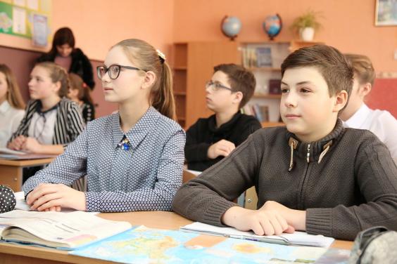 На Харківщині проводять опитування серед учнів щодо дистанційного навчання