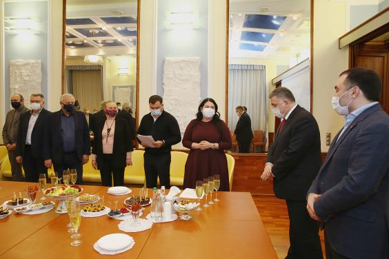 Міністр внутрішніх справ Арсен Аваков і голова Харківської ОДА Айна Тимчук зустрілися з керівниками опорних лікарень області