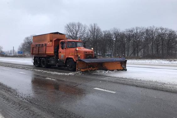 Протягом доби на Харківщині розчистили від снігу понад 1 тис. км доріг
