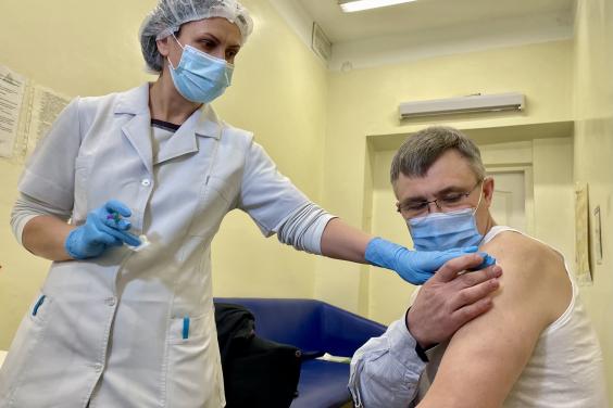 На Харьковщине продолжается вакцинация медицинских работников