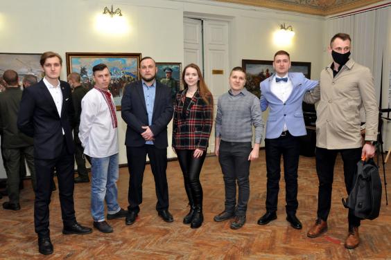 Обласний центр культури запрошує на зустріч з авторами виставки «Національна героїчна спадщина України»
