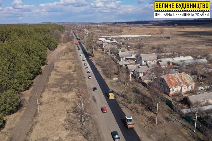 На дорозі Харків - Липці - Борисівка відновлюють майже 6-кілометрову ділянку