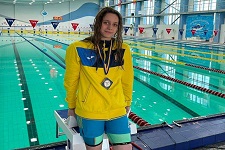Карина Снітко перемогла на міжнародних змаганнях з плавання