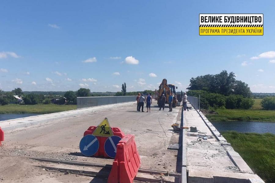 На дорозі Харків - Сімферополь - Алушта - Ялта відремонтували дві консольні підвіски мосту