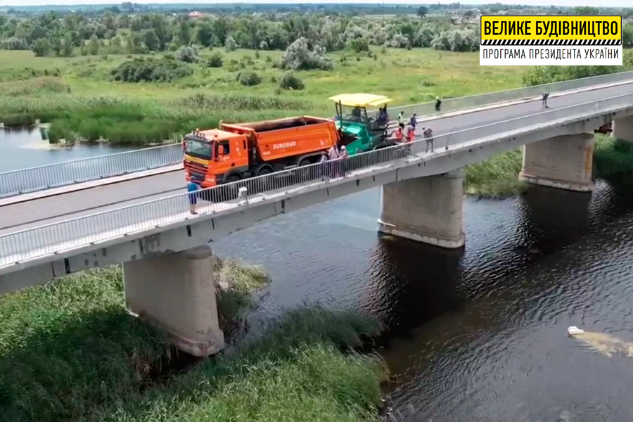 На мосту дороги «Харків – Сімферополь – Алушта – Ялта» заасфальтували нижній і верхній шари