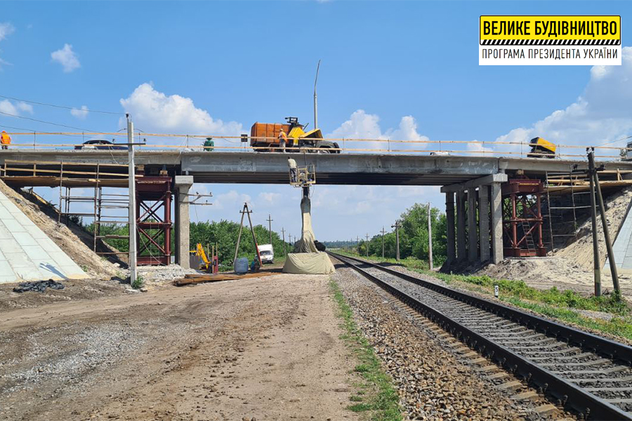 Тривають ремонтні роботи на шляхопроводі поблизу Курилівки