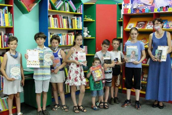 У Харківській обласній дитячій бібліотеці триває конкурс «З книгою в літньому рюкзачку»