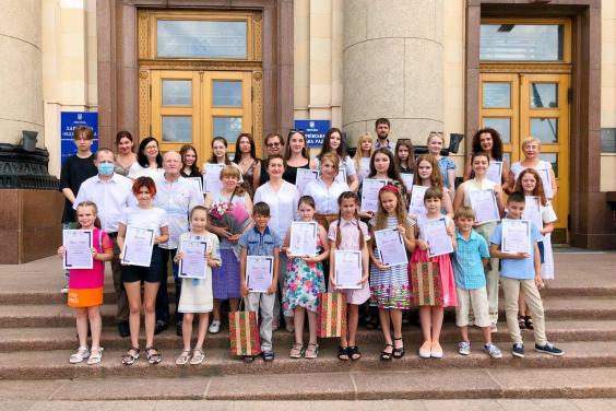 На Харківщині нагородили переможців конкурсу дитячого малюнку «Світ і я»