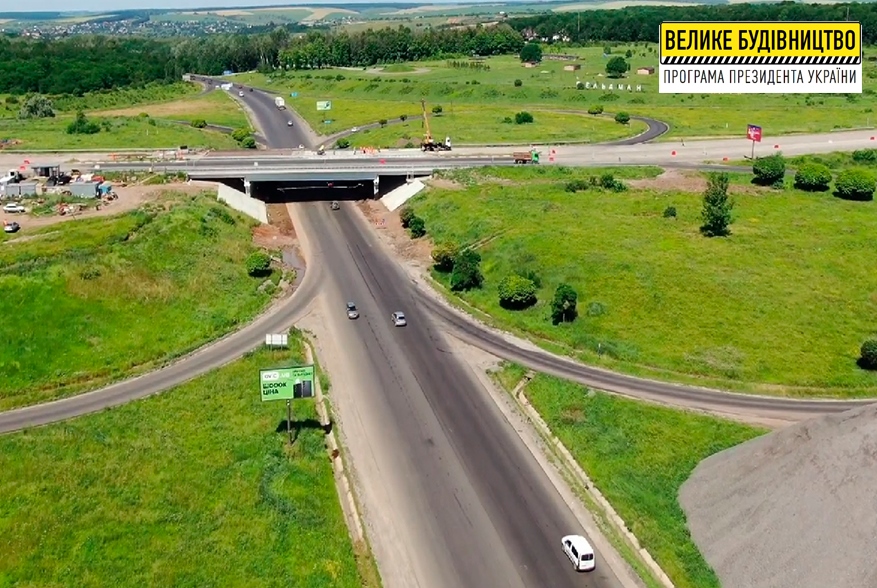 На другій половині моста дороги Харків – Щербаківка влаштовують монолітну залізобетонну плиту