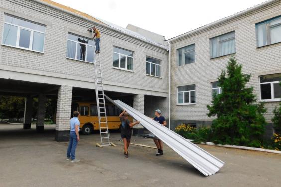 У Слобожанському ліцеї на Красноградщині до нового навчального року відремонтують покрівлю