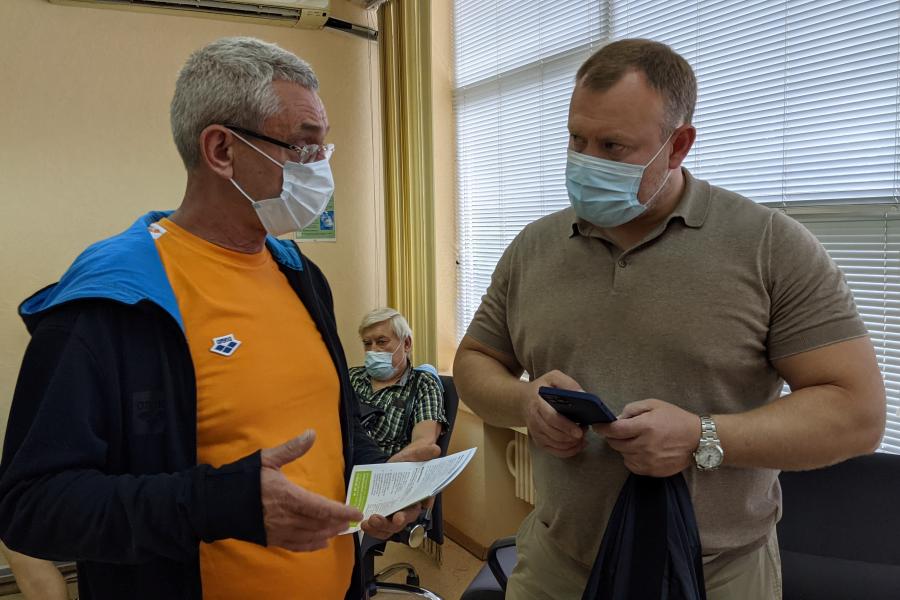 Михайло Черняк ознайомився з роботою центрів масової вакцинації в Харкові
