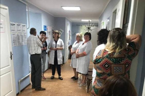 Александр Скакун посетил центр массовой вакцинации в Красноградском районе