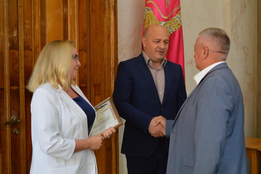 Александр Скакун передал государственные награды жителям Харьковщины