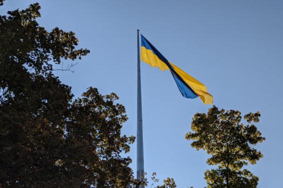 Флаг Украины над Харьковом - знак того, что мы живем в стабильной стране патриотических людей. Александр Скакун