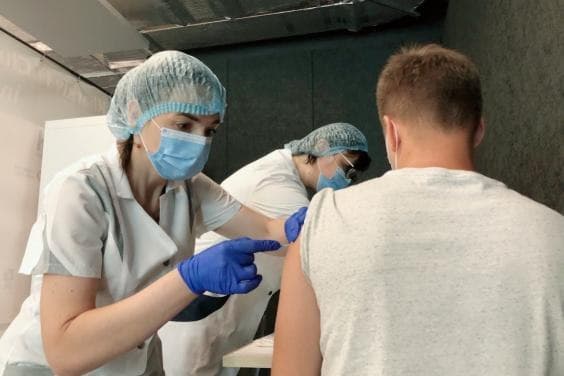 Вакцинація від коронавірусу дозволить повернутися до звичного доковідного життя – МОЗ