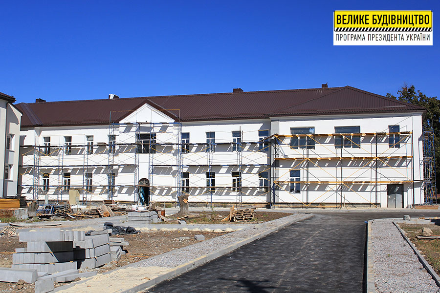 В Близнюках реконструируют центральную районную больницу