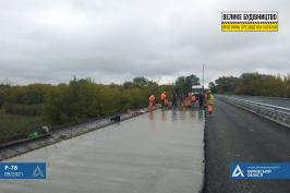 На мосту поблизу с. Задонецького влаштовують залізобетонну плиту На мосту поблизу с. Задонецького влаштовують залізобетонну плиту