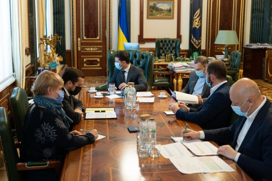 Президент наголошує на необхідності посилення інформкампанії щодо вакцинації проти COVID-19 Президент наголошує на необхідності посилення інформкампанії щодо вакцинації проти COVID-19