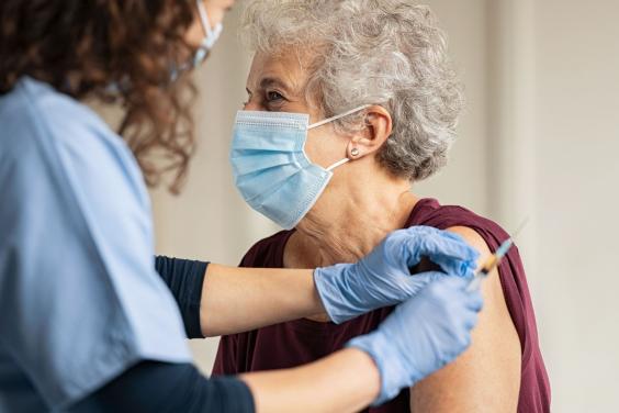 У Харківській області оновили графік вакцинації пенсіонерів у відділеннях «Укрпошти»