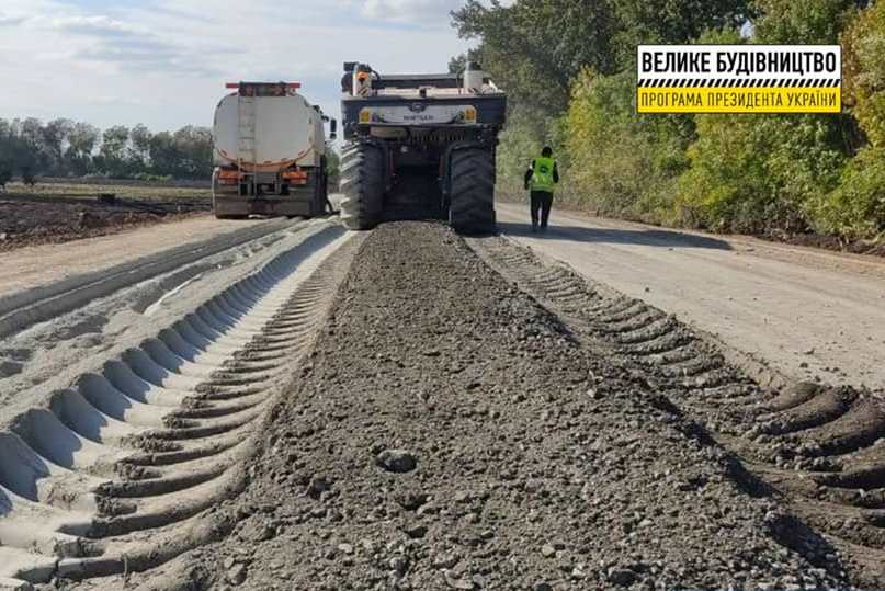Розпочали укладання основи на дорозі Зачепилівка – Андріївка – Кегичівка – Старовірівка Розпочали укладання основи на дорозі Зачепилівка – Андріївка – Кегичівка – Старовірівка
