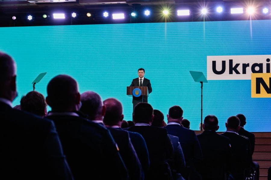 Президент: Безпека громади починається там, де освітлена вулиця і люди не бояться звернутися до поліцейського