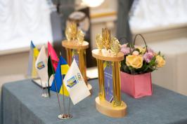 Ірина Попова та Роман Коробов отримали нагороди кращого спортсмена та тренера місяця