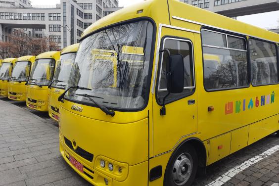 Громадам Харківщини передали нові шкільні автобуси