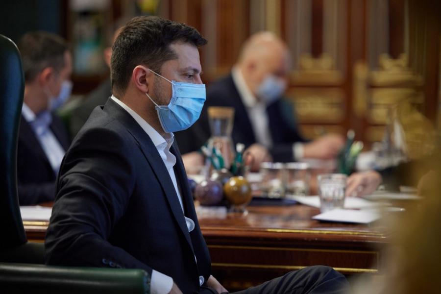 Із січня тисячу гривень, яку отримають вакциновані українці, можна буде витратити ще й на ліки – нарада у Президента Із січня тисячу гривень, яку отримають вакциновані українці, можна буде витратити ще й на ліки – нарада у Президента