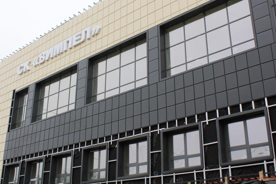 У Балаклійському спорткомплексі «Вимпел» закінчують фасадні роботи У Балаклійському спорткомплексі «Вимпел» закінчують фасадні роботи