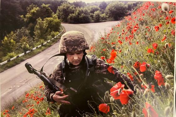 У Будинку Рад експонували фотовиставку «Збройники», присвячену 30-річчю Збройних Сил України