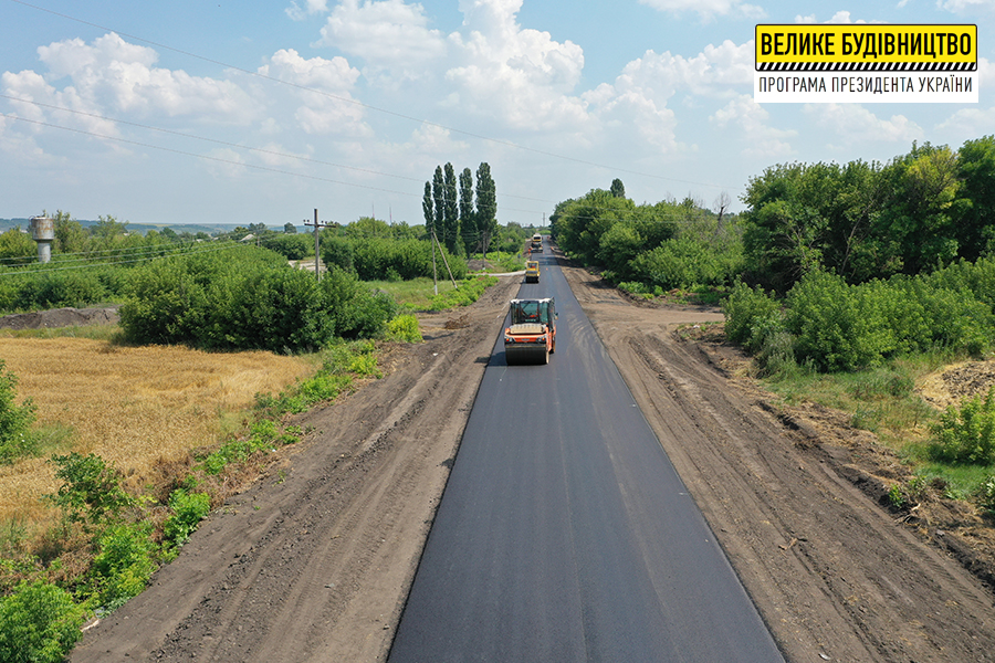 Цього року в межах «Великого будівництва» відремонтували ділянку дороги Вовчанськ – Землянки Цього року в межах «Великого будівництва» відремонтували ділянку дороги Вовчанськ – Землянки